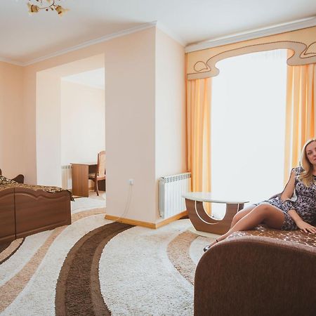 Andinna Hotel TTchernivtsi Extérieur photo