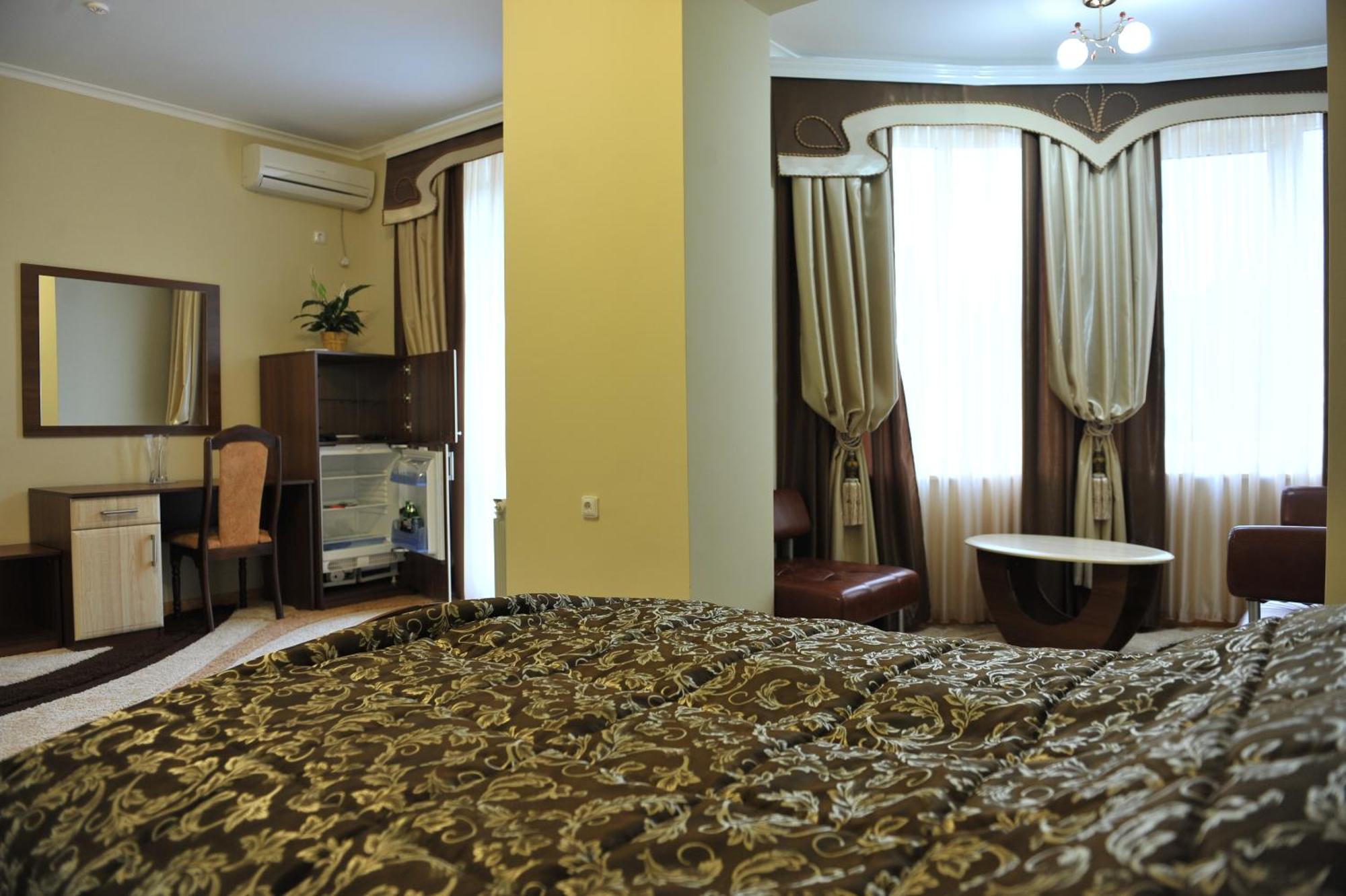 Andinna Hotel TTchernivtsi Extérieur photo