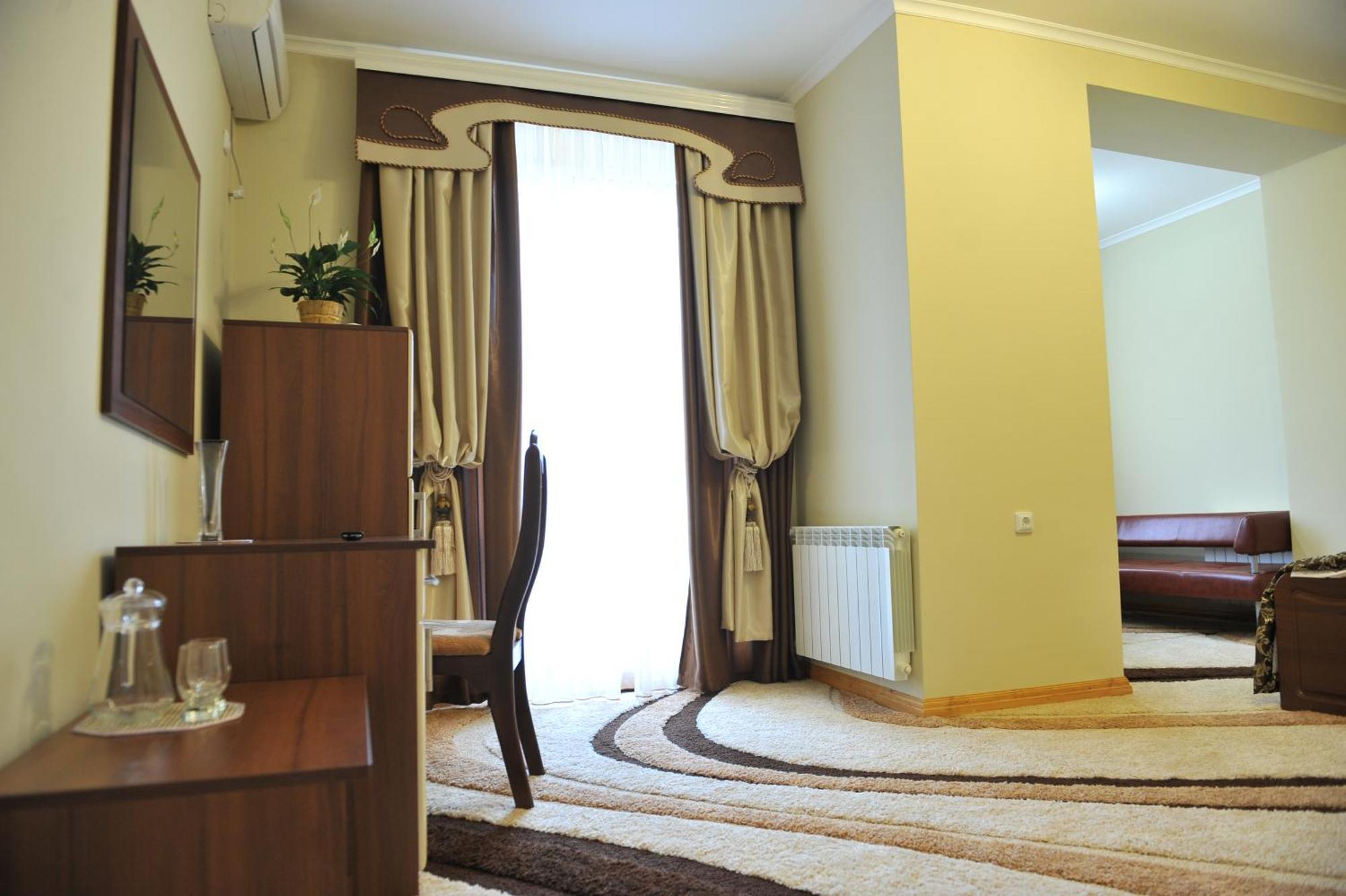 Andinna Hotel TTchernivtsi Extérieur photo
